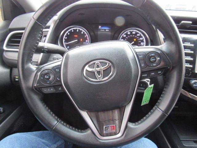 Used 2018 Toyota Camry SE image 18