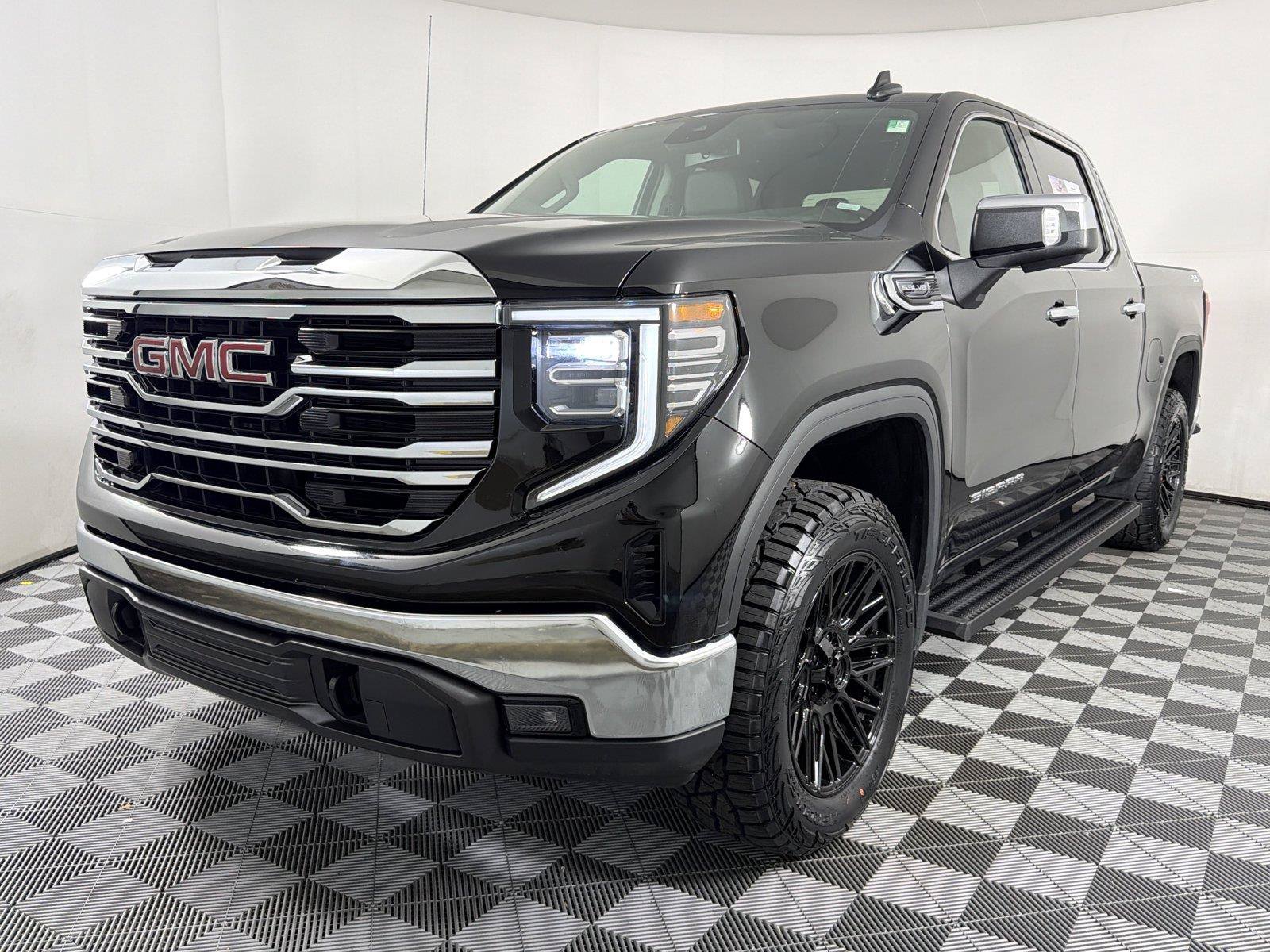 Certified 2026 GMC Sierra 1500 SLT AWD/4WD image 3