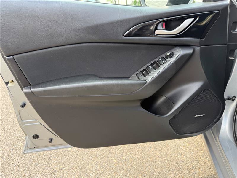 Used 2014 MAZDA MAZDA3 i Touring w/ Technology Package FWD image 20