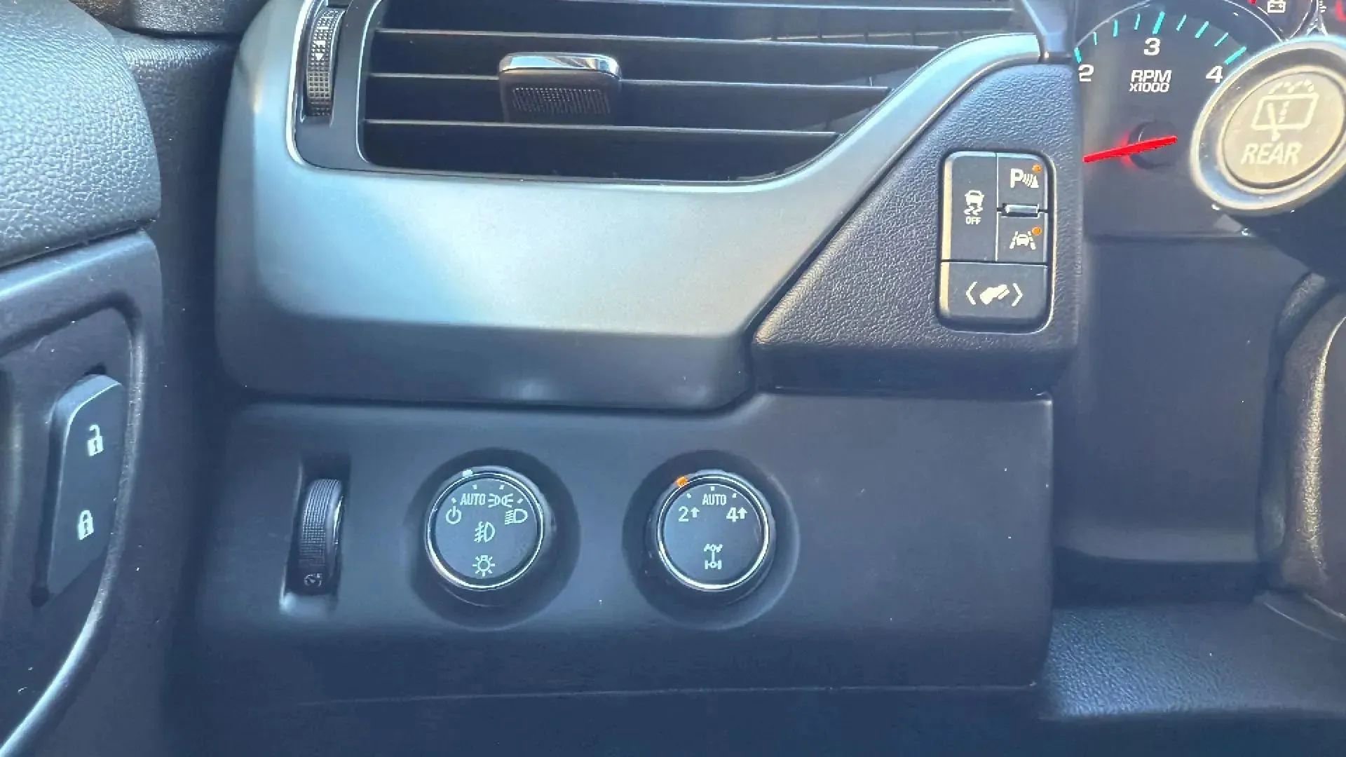 Used 2016 Chevrolet Tahoe LT image 14