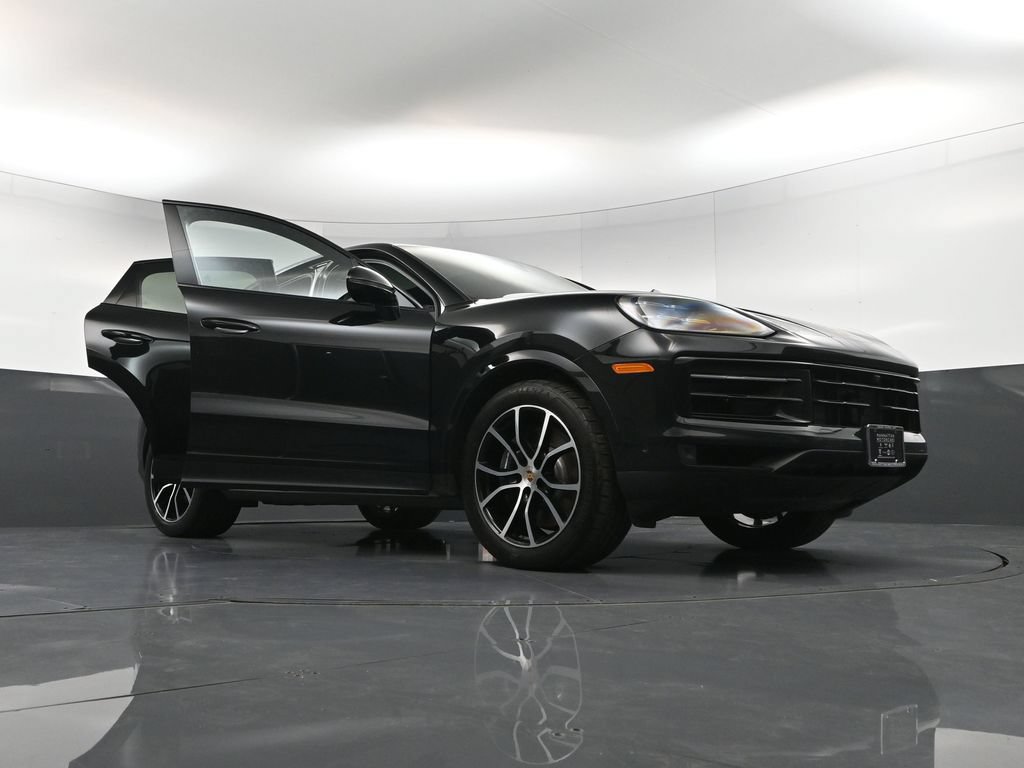 Certified 2025 Porsche Cayenne E-Hybrid Coupe AWD/4WD image 37