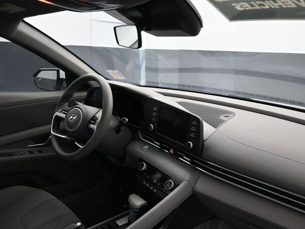 Used 2023 Hyundai Elantra SEL FWD image 12