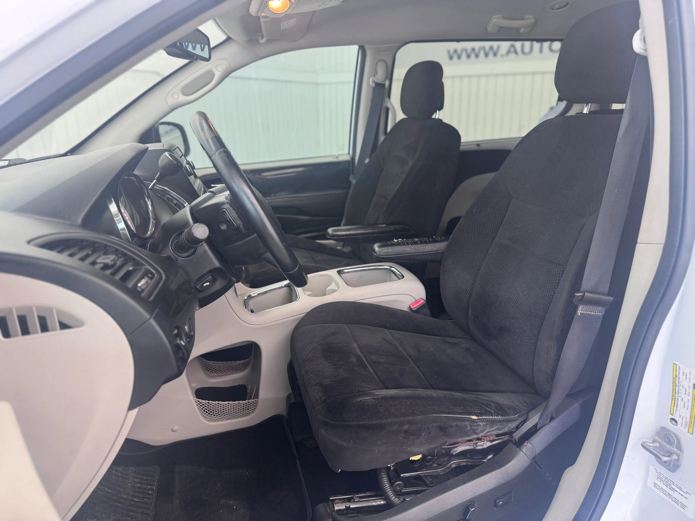 Used 2013 Dodge Grand Caravan SXT w/ UConnect Hands-Free Group image 9