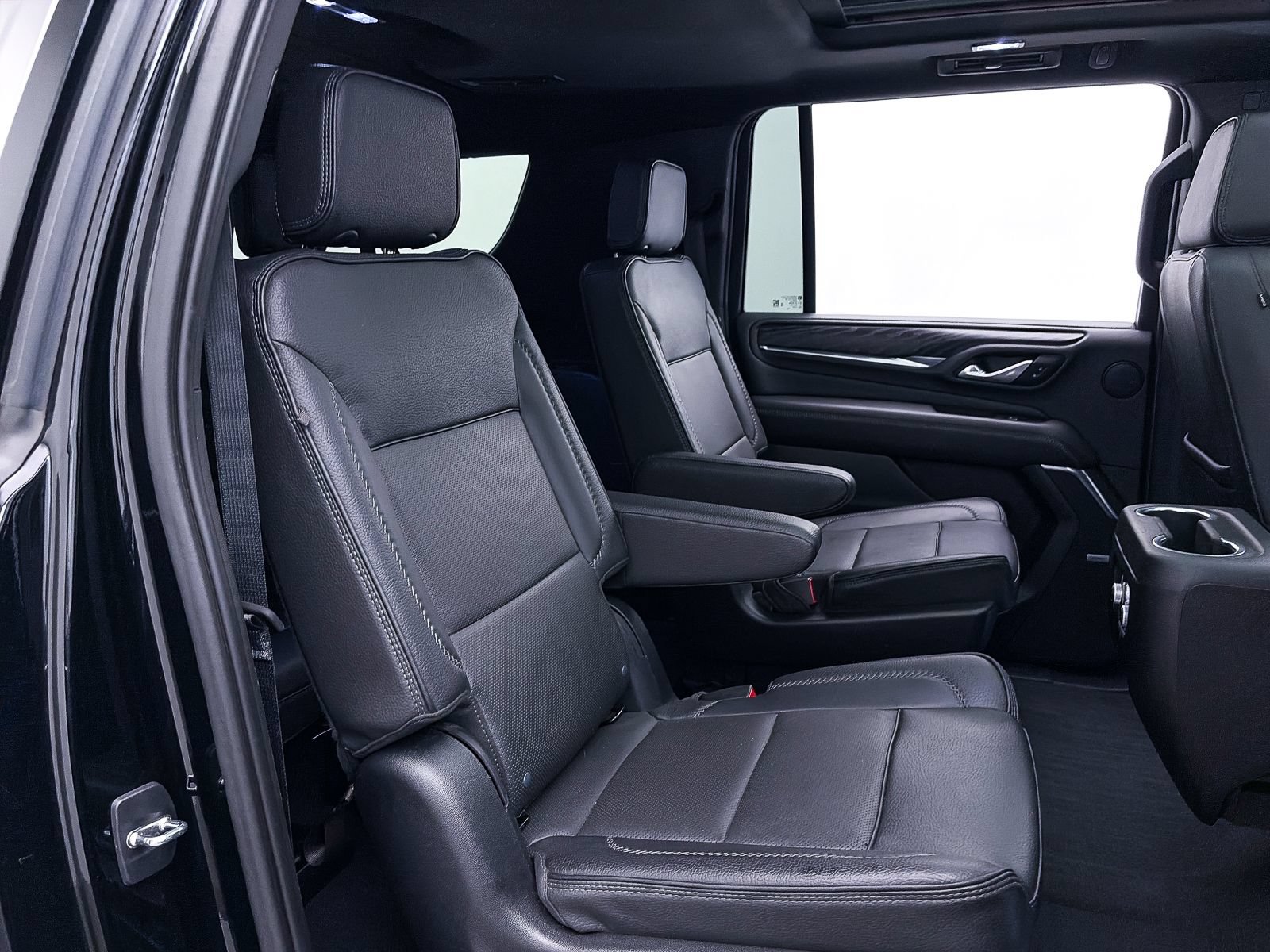 Used 2023 GMC Yukon XL Denali AWD/4WD image 37