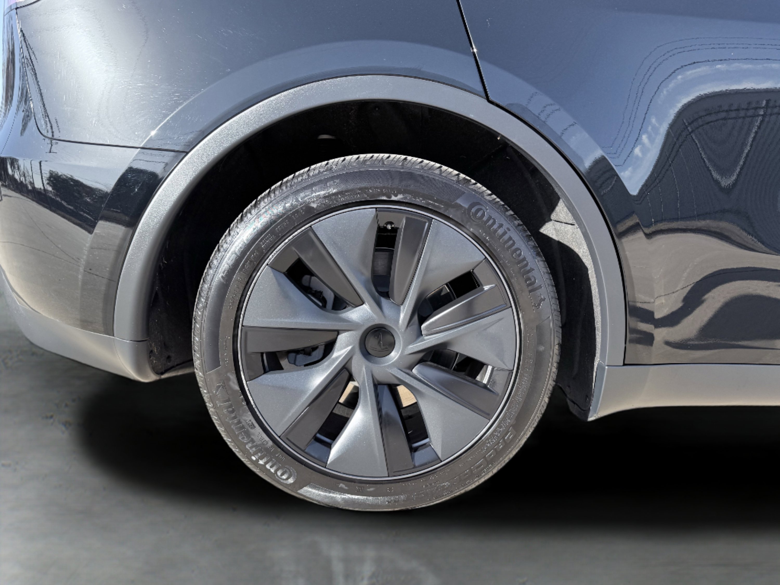 Used 2025 Tesla Model Y Long Range image 10