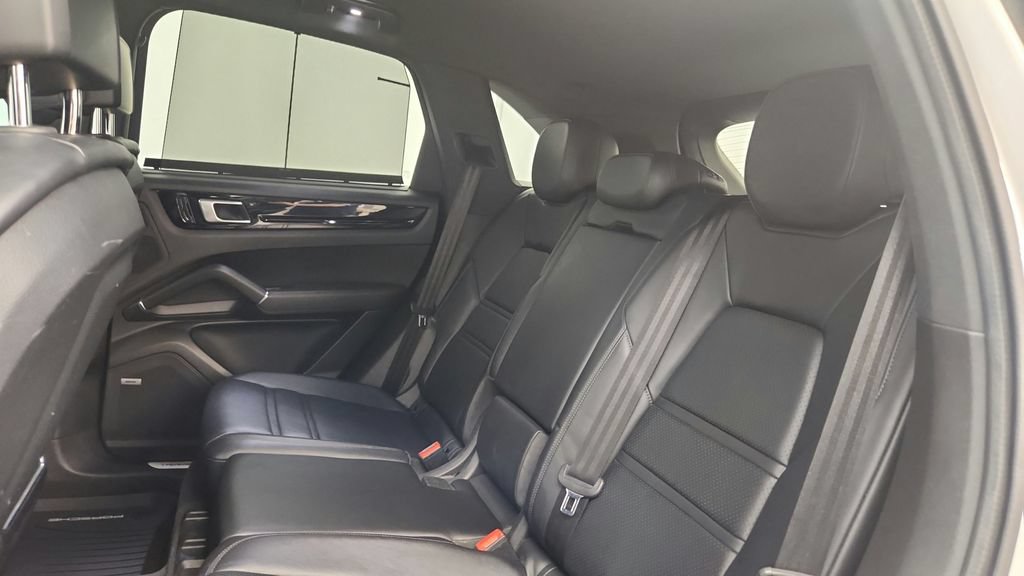 Used 2022 Porsche Cayenne Platinum Edition AWD/4WD image 35