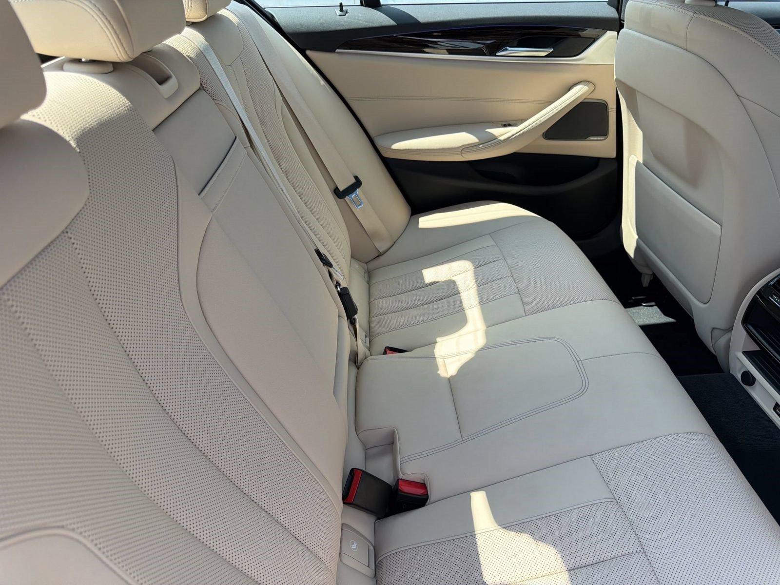 Certified 2023 BMW 530i w/ Premium Package RWD image 31