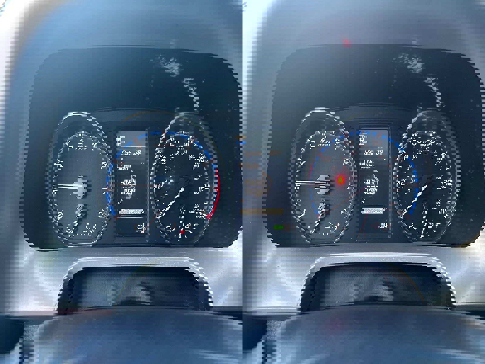 Used 2018 Toyota RAV4 XLE image 27