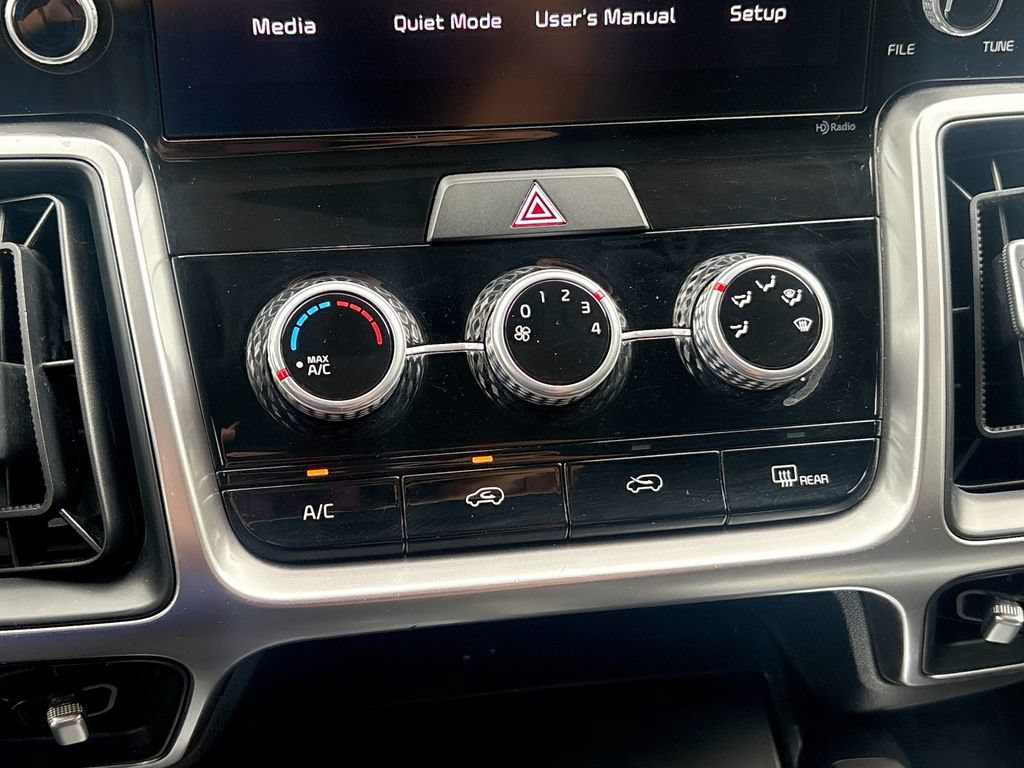 Used 2022 Kia Sorento LX AWD/4WD image 16