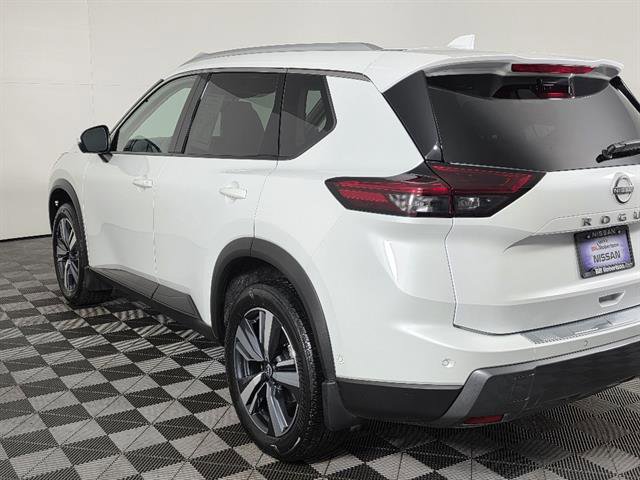 Used 2024 Nissan Rogue SL w/ SL Premium Package AWD/4WD image 6