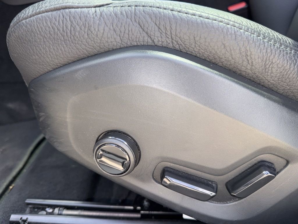 Used 2025 Volvo V60 B5 Cross Country Plus image 10