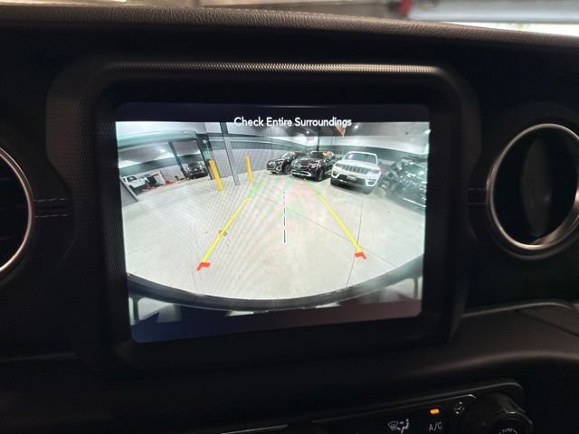 Used 2022 Jeep Wrangler Unlimited Sahara w/ Cold Weather Group AWD/4WD image 15
