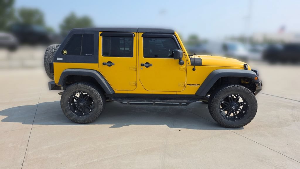Used 2015 Jeep Wrangler Unlimited Rubicon w/ Connectivity Group AWD/4WD image 6
