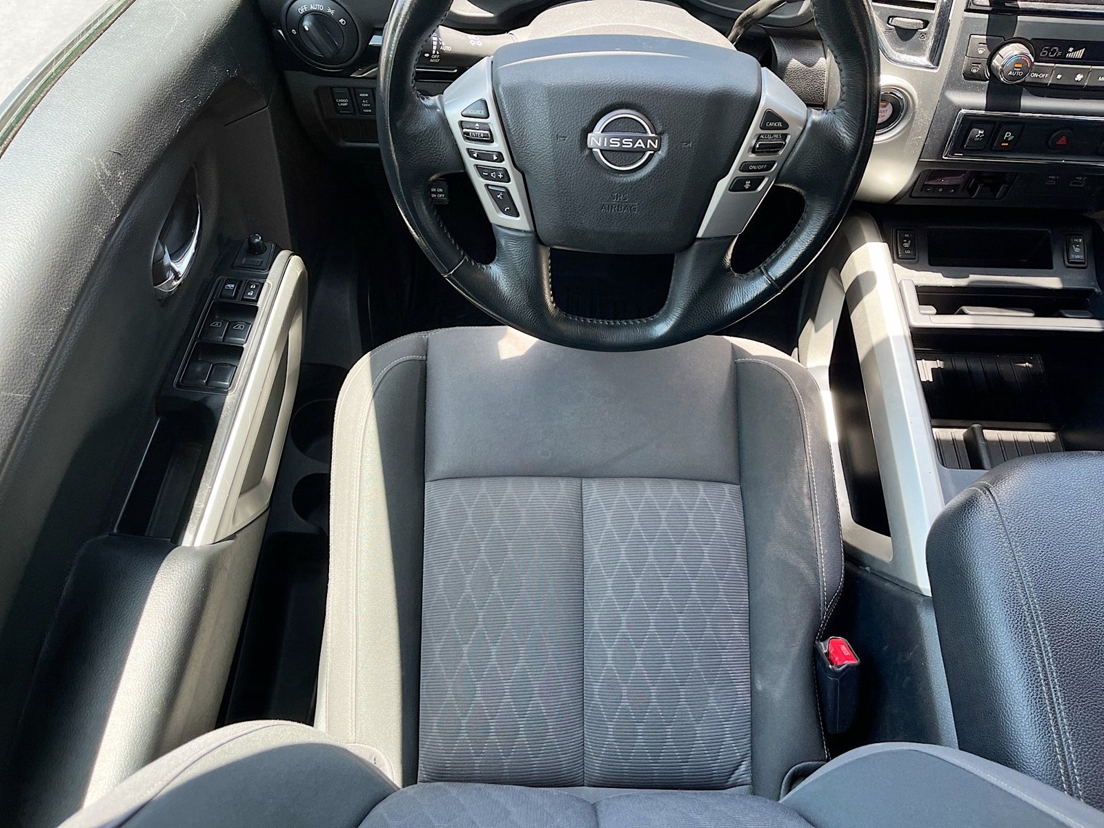 Used 2023 Nissan Titan SV w/ SV Convenience Package RWD image 21