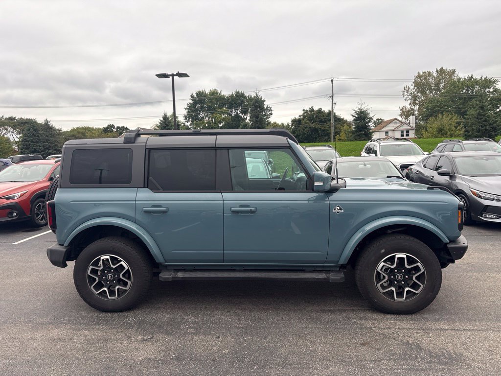 Used 2023 Ford Bronco Outer Banks AWD/4WD image 2