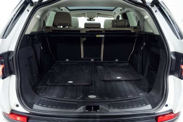 Used 2020 Land Rover Discovery Sport SE image 9