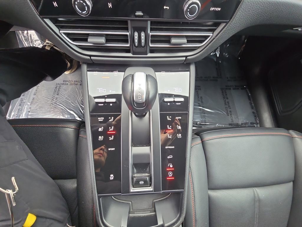 Used 2023 Porsche Macan image 19