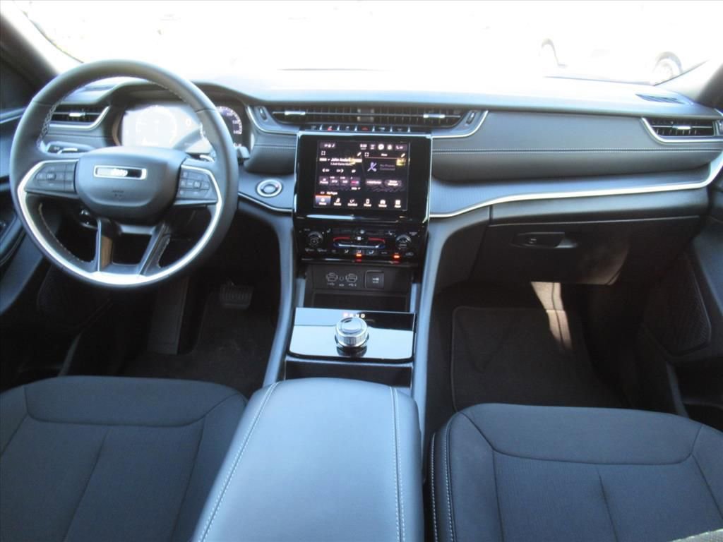 Used 2025 Jeep Grand Cherokee L Laredo w/ Luxury Tech Group I image 12