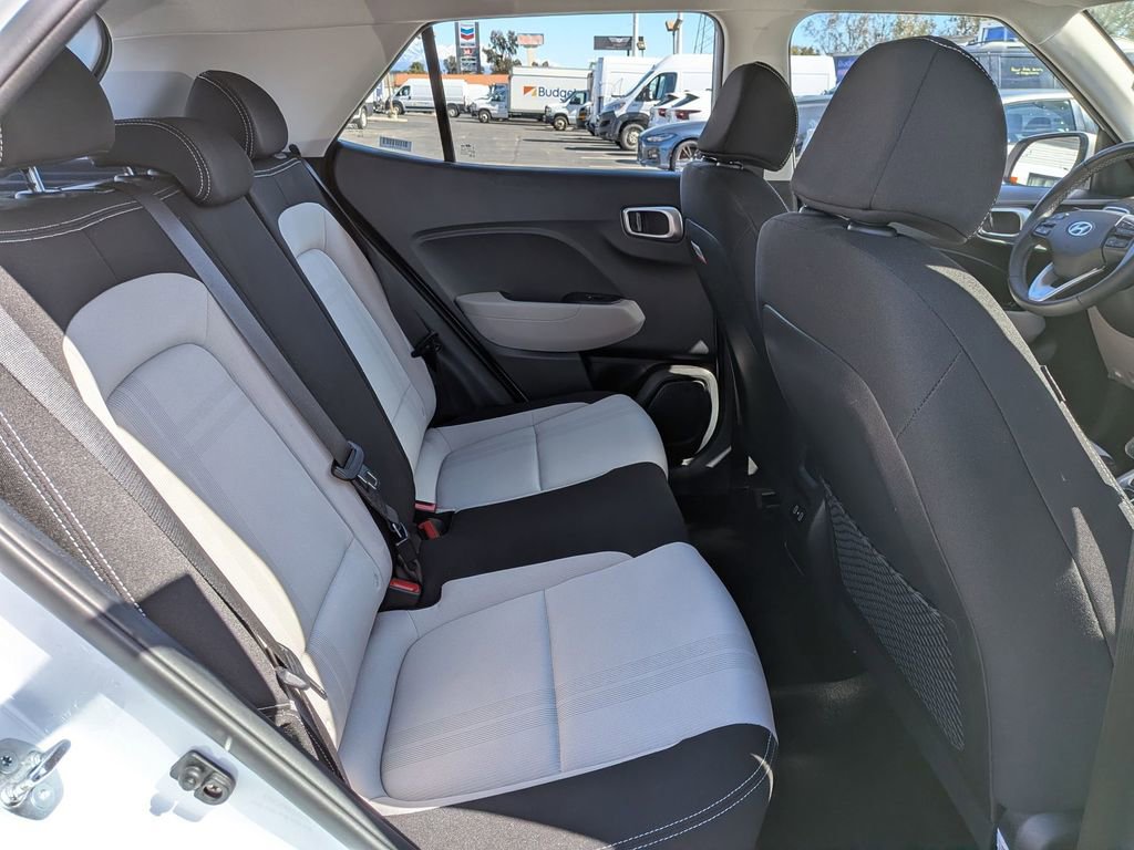 Used 2025 Hyundai Venue SEL image 30