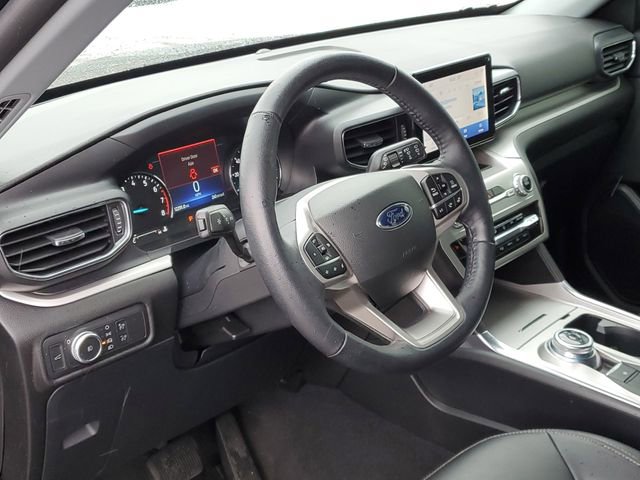 Used 2022 Ford Explorer XLT w/ Equipment Group 202A image 7