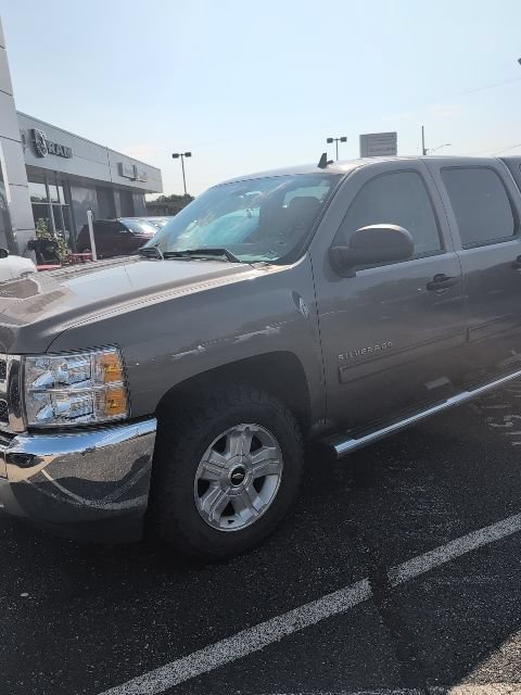 Used 2013 Chevrolet Silverado 1500 LT w/ All-Star Edition AWD/4WD image 2