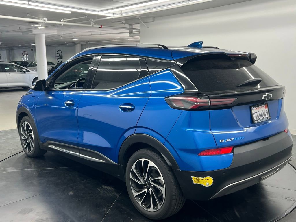 Used 2022 Chevrolet Bolt EUV Premier w/ Sun & Sound Package FWD video 3