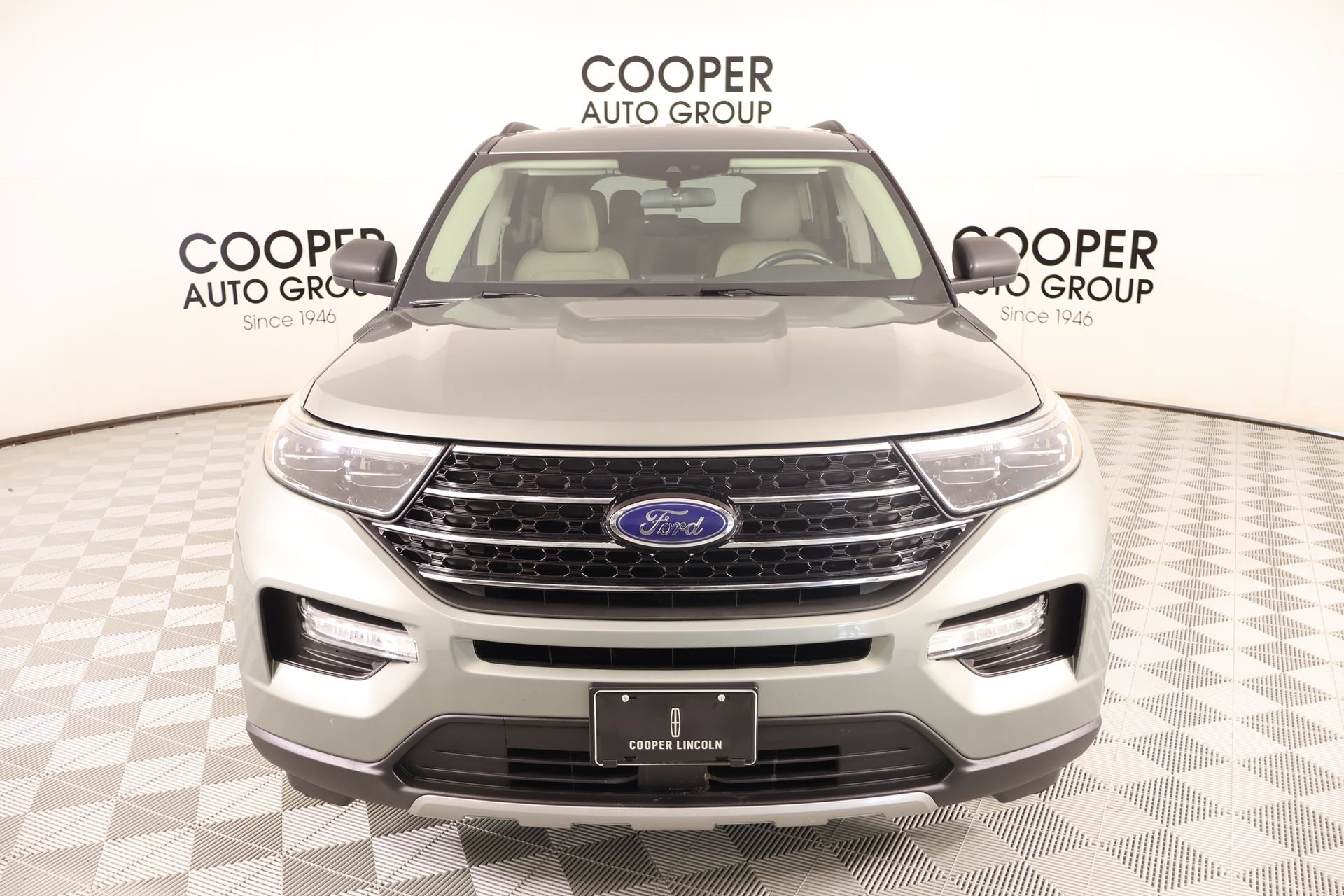 Used 2020 Ford Explorer XLT w/ Equipment Group 202A RWD image 9