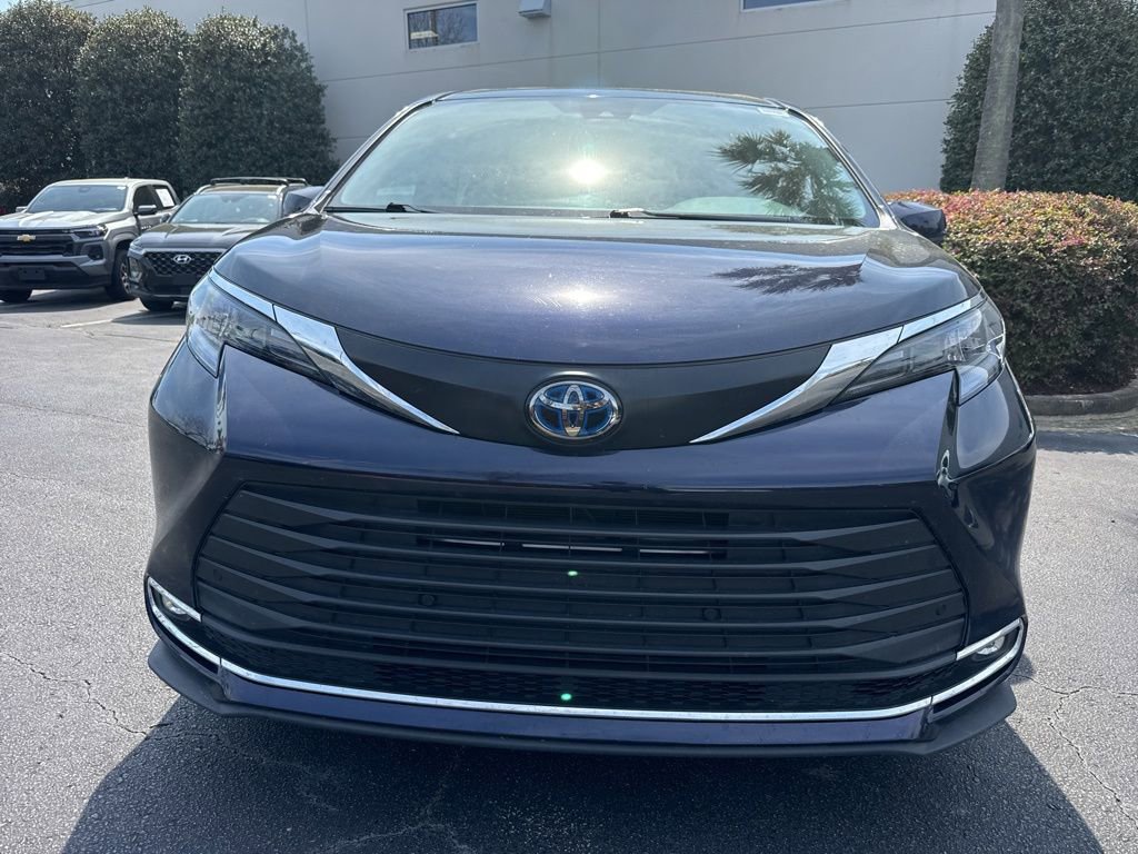 Used 2024 Toyota Sienna XLE image 8