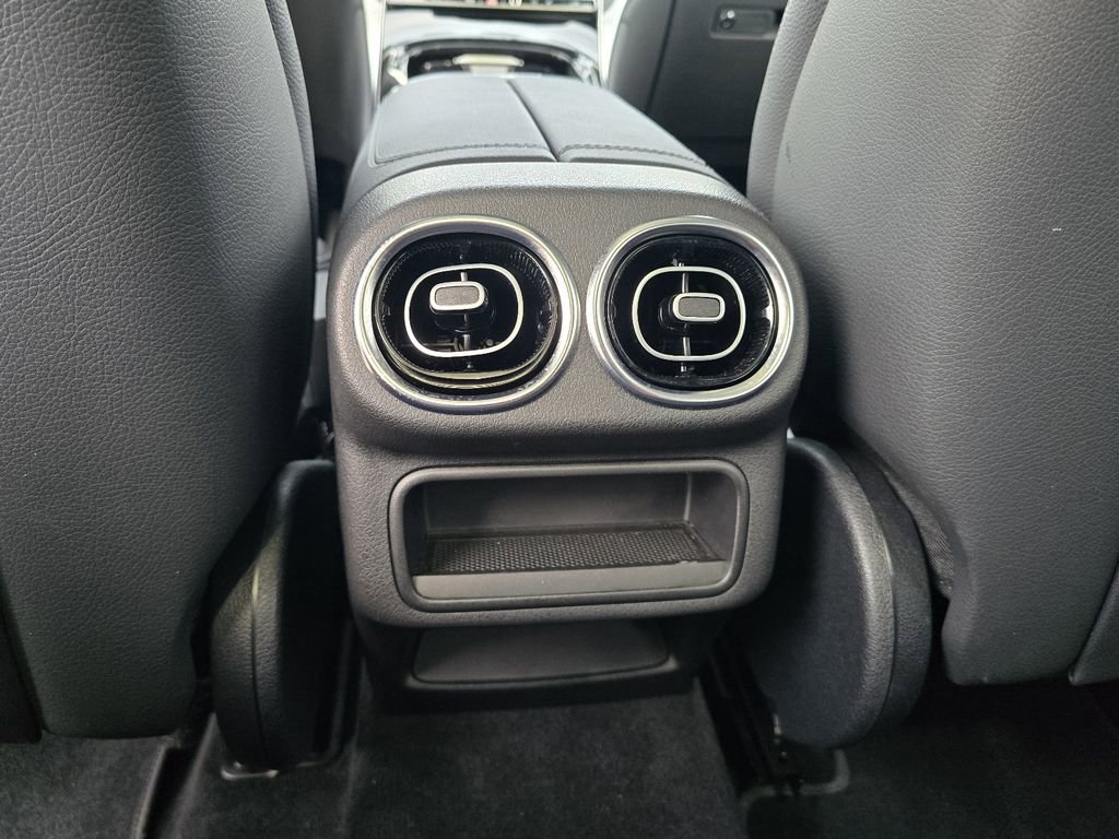 Used 2025 Mercedes-Benz GLC 300 4MATIC image 24