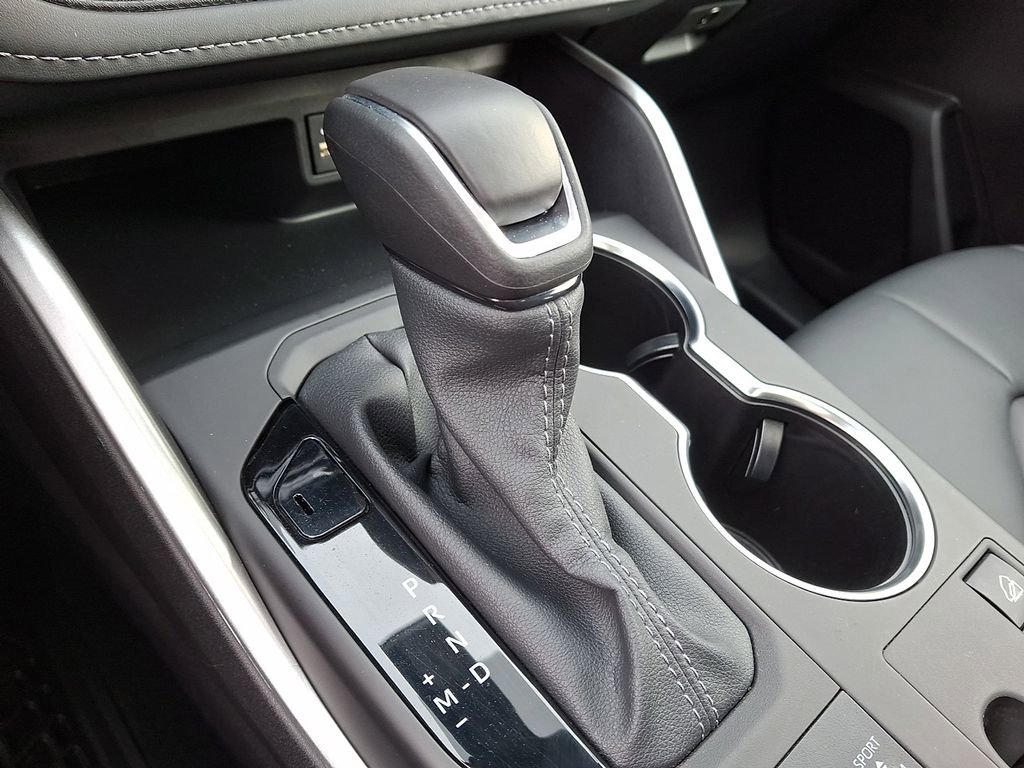 Used 2024 Toyota Highlander XLE image 16