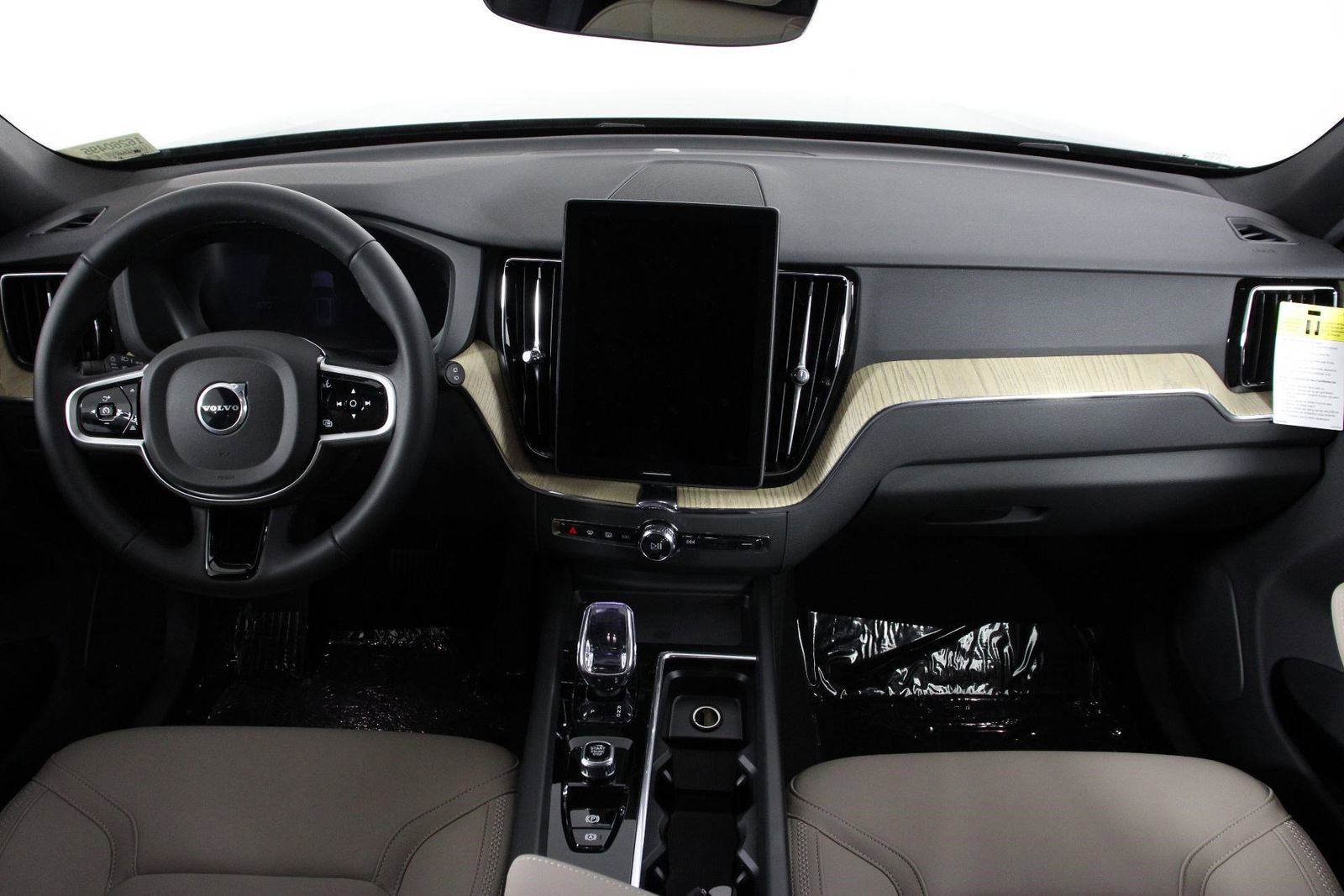 New 2026 Volvo XC60 T8 Plus w/ Protection Package Premier image 5