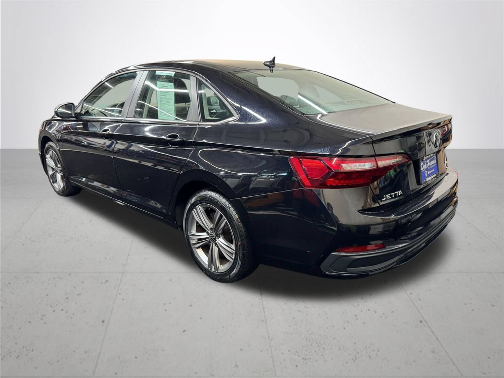 Used 2024 Volkswagen Jetta SE FWD image 4