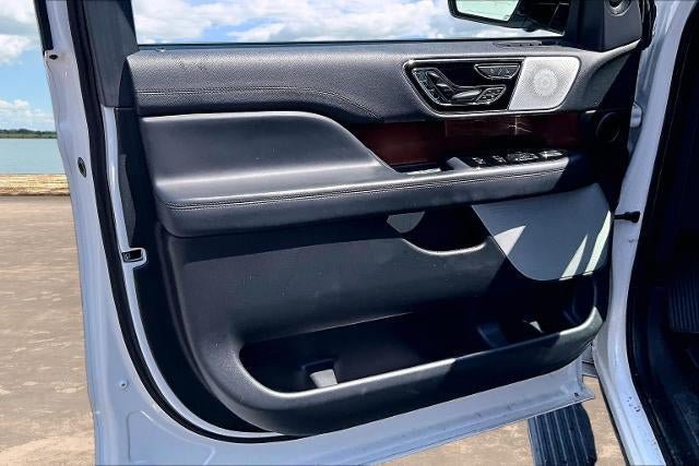 Used 2022 Lincoln Navigator Reserve AWD/4WD image 19