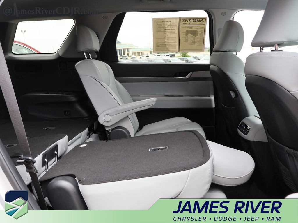 Used 2025 Hyundai Palisade SEL FWD image 12