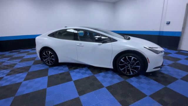 Used 2024 Toyota Prius Prime Premium image 2