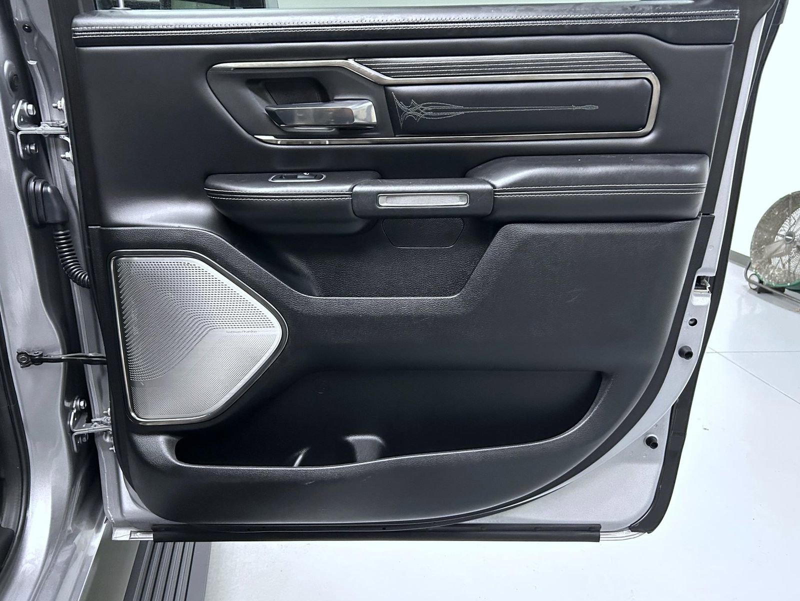 Used 2020 RAM 1500 Limited image 17