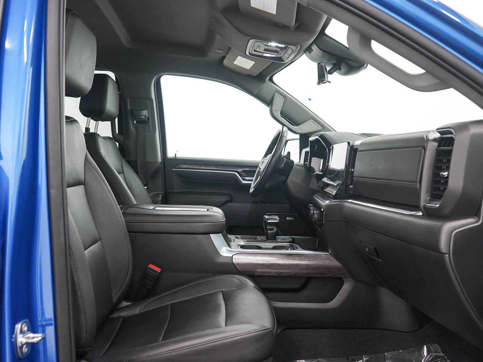 Used 2022 Chevrolet Silverado 1500 LTZ w/ Technology Package AWD/4WD image 13