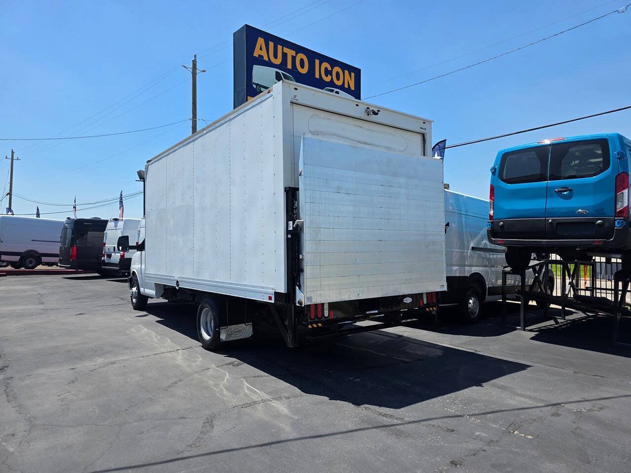 Used 2020 Chevrolet Express 3500 Extended w/ Power Convenience Package RWD image 3