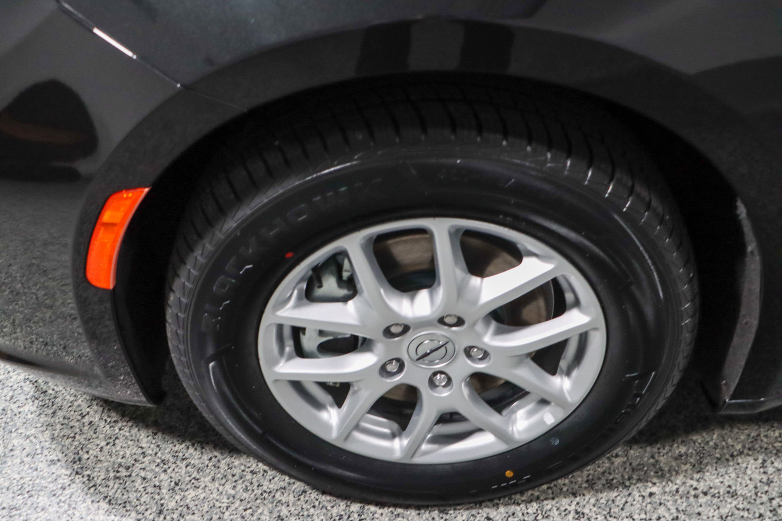 Used 2023 Chrysler Pacifica Touring-L image 11