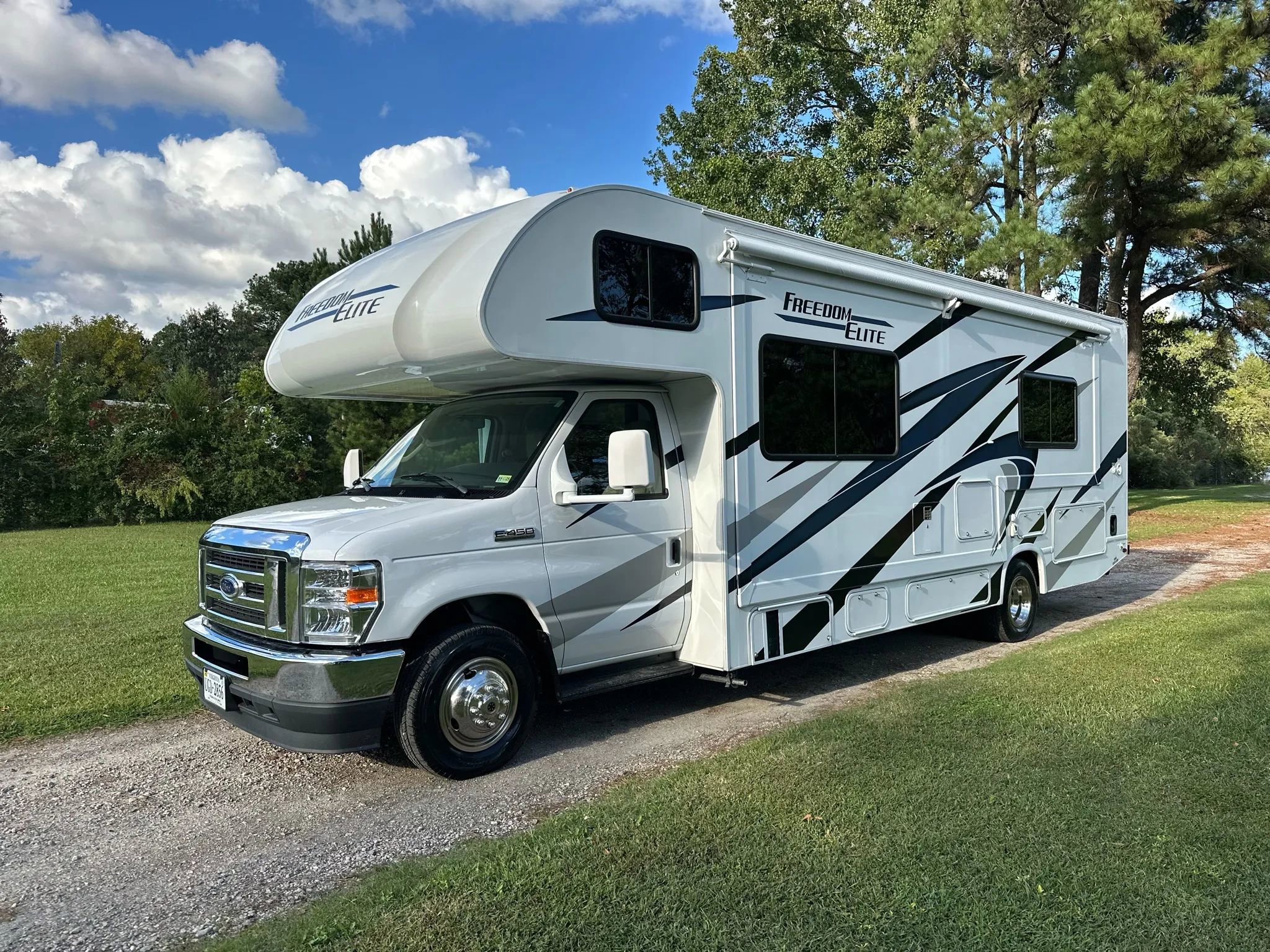 Used 2021 Ford E-450 and Econoline 450 Super Duty w/ Motorhome Prep Package image 12