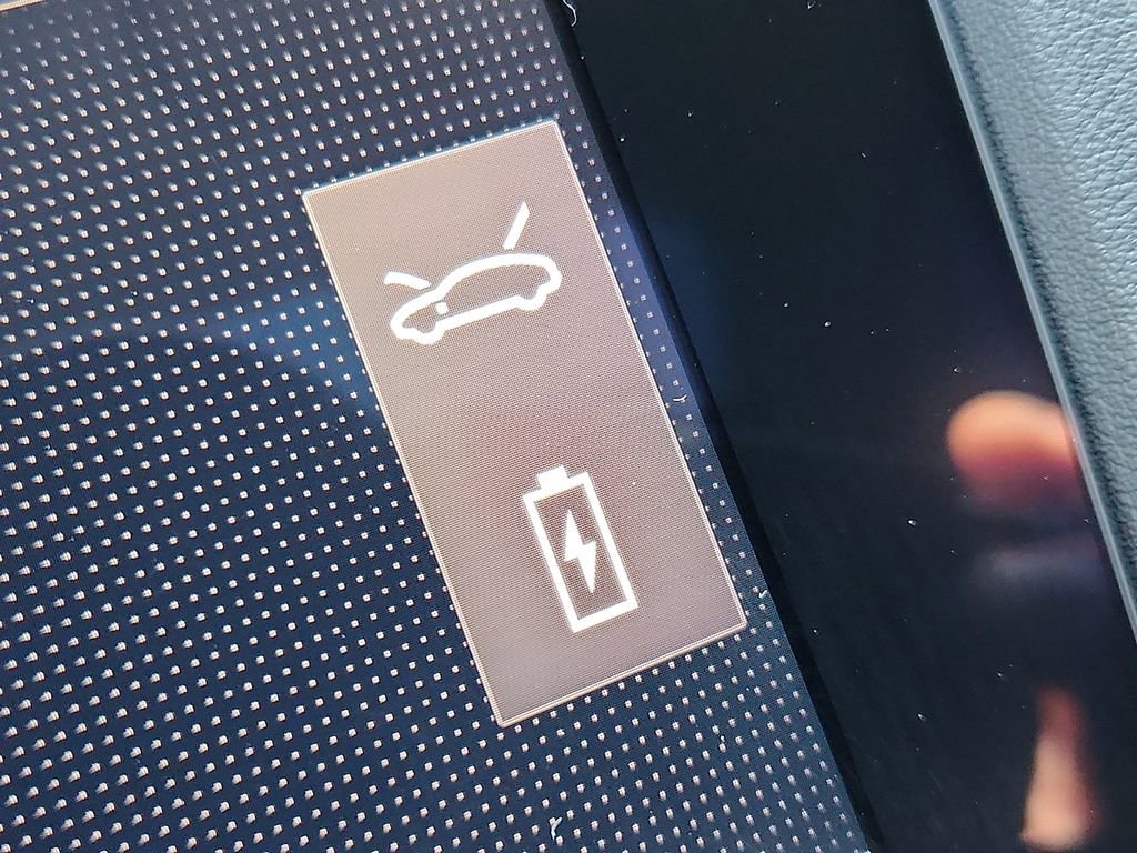 Certified 2025 Porsche Taycan image 23