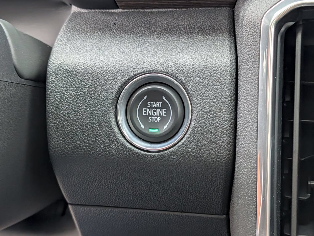 New 2026 GMC Acadia Denali w/ Super Cruise Package FWD image 18