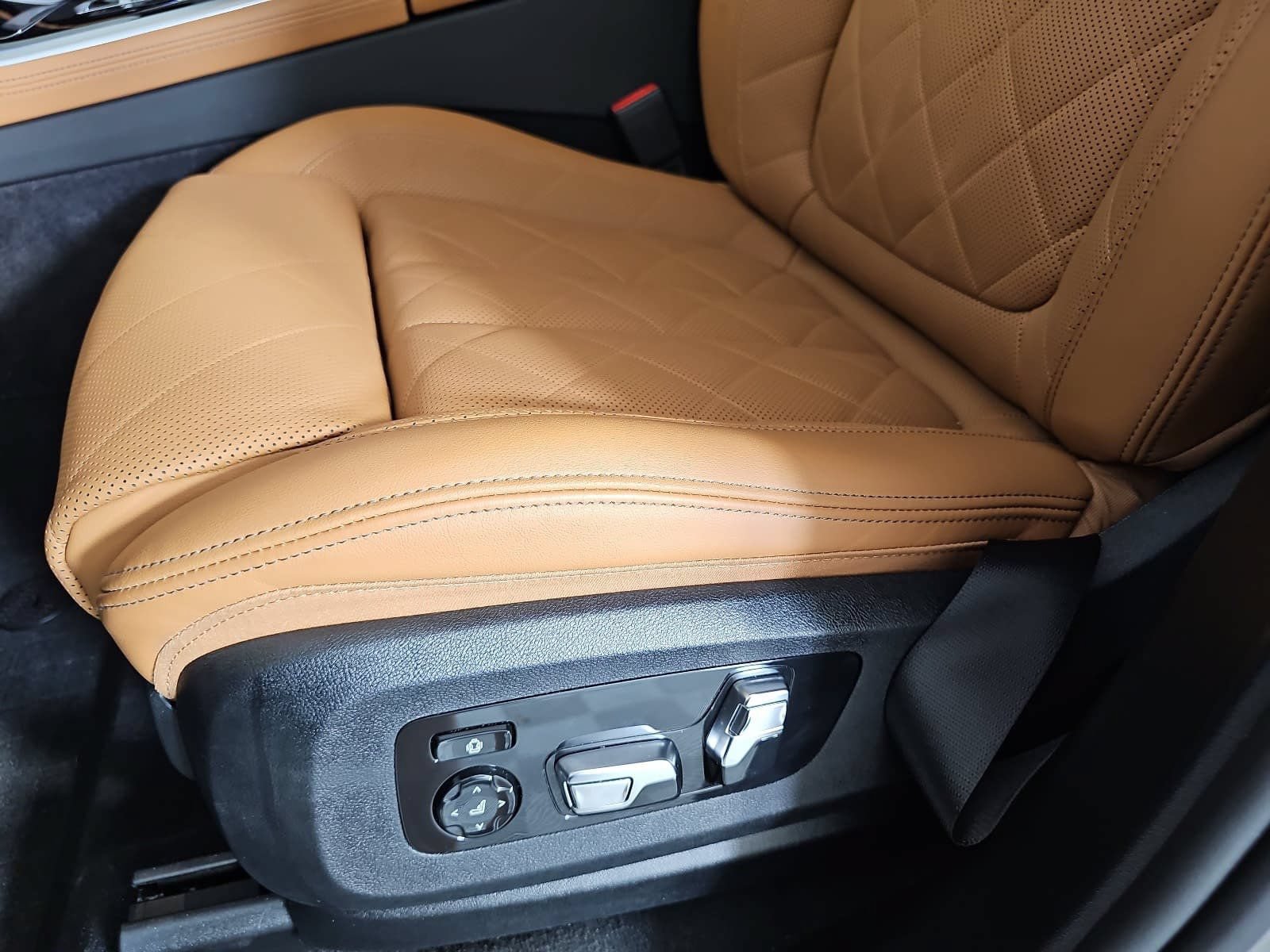 Used 2025 BMW X5 sDrive40i w/ M Sport Package RWD image 29