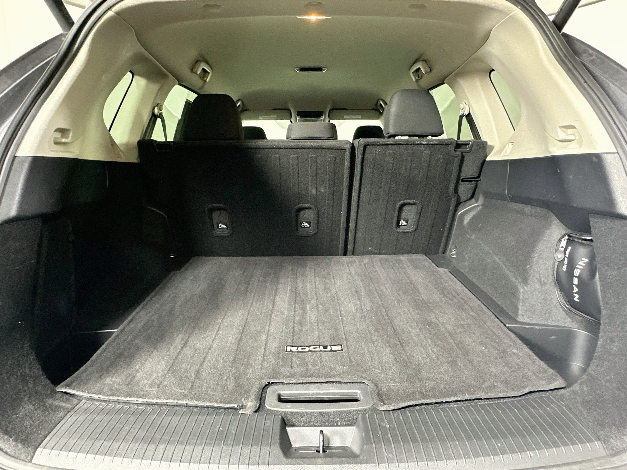 Used 2025 Nissan Rogue SV FWD image 29