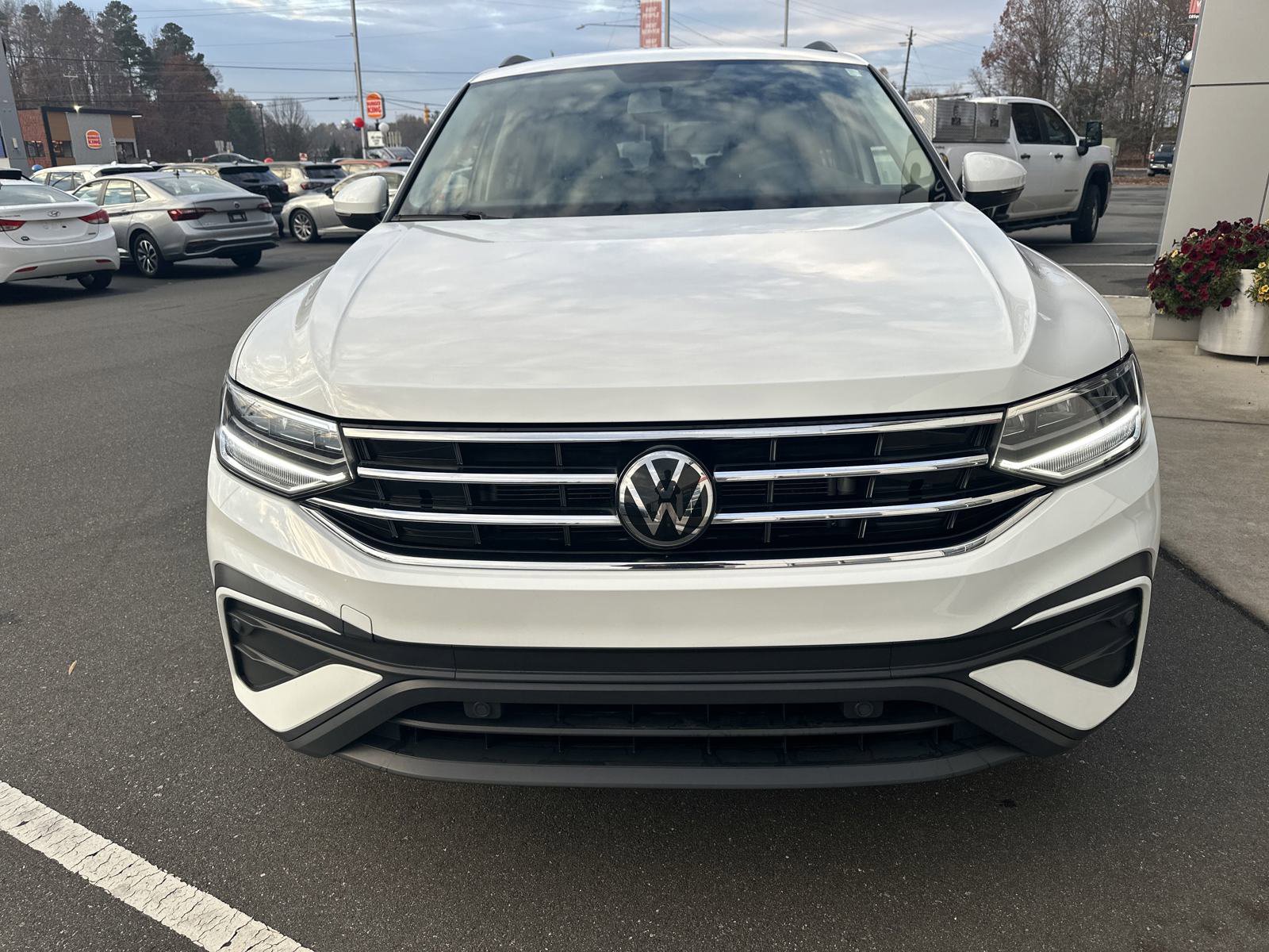 Used 2022 Volkswagen Tiguan S image 3