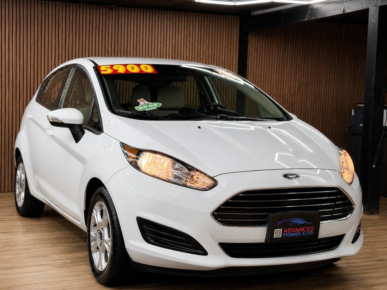 Used 2015 Ford Fiesta SE w/ Comfort Package FWD image 19