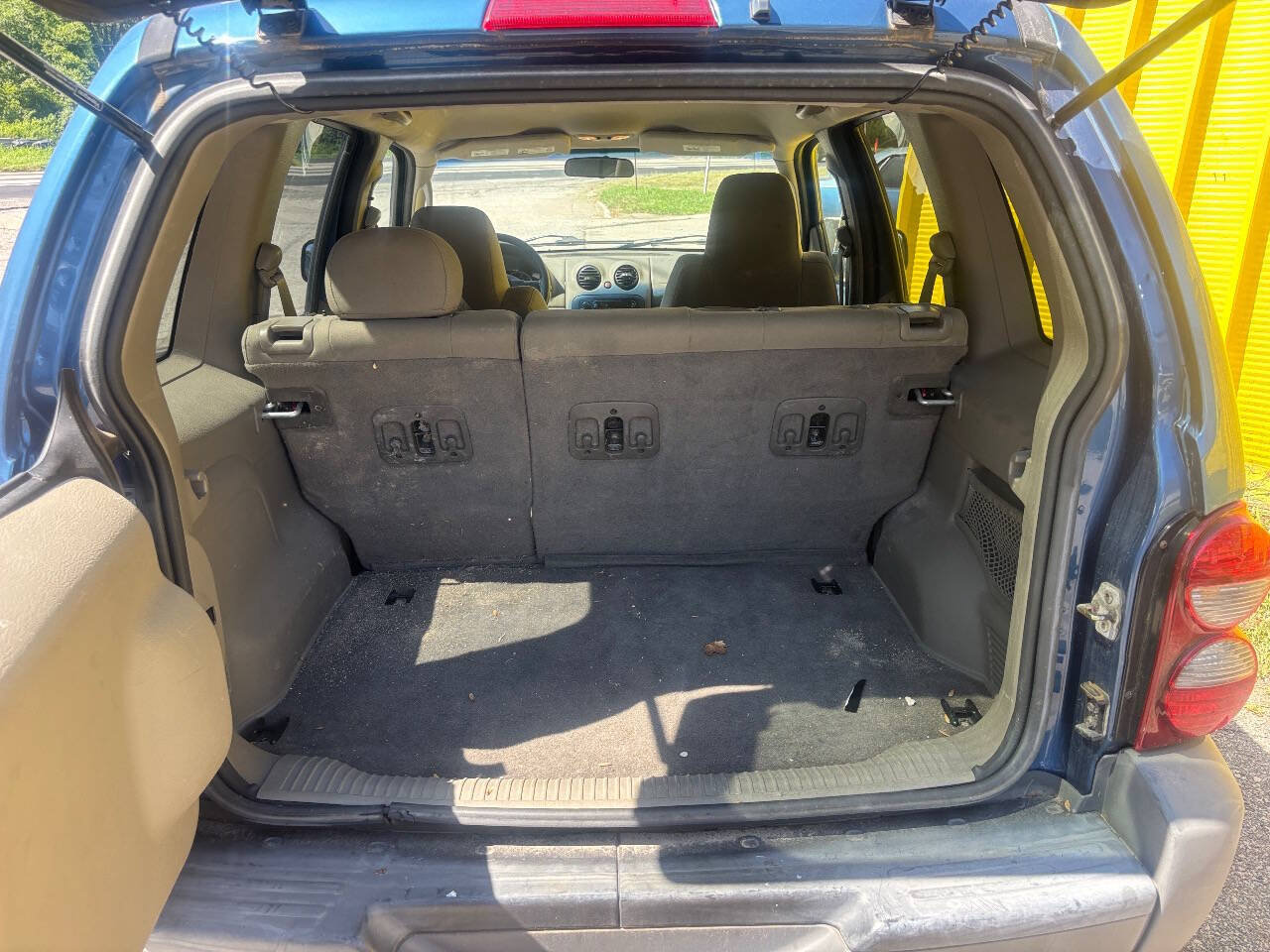 Used 2006 Jeep Liberty Sport AWD/4WD image 13