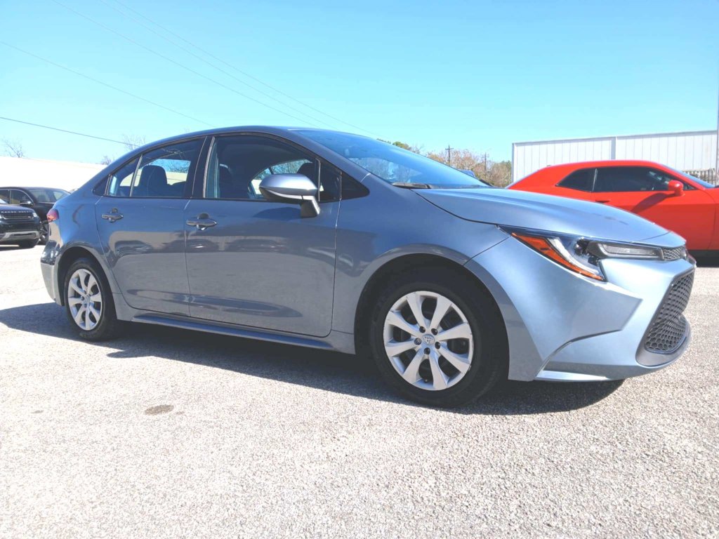 Used 2022 Toyota Corolla LE FWD image 3
