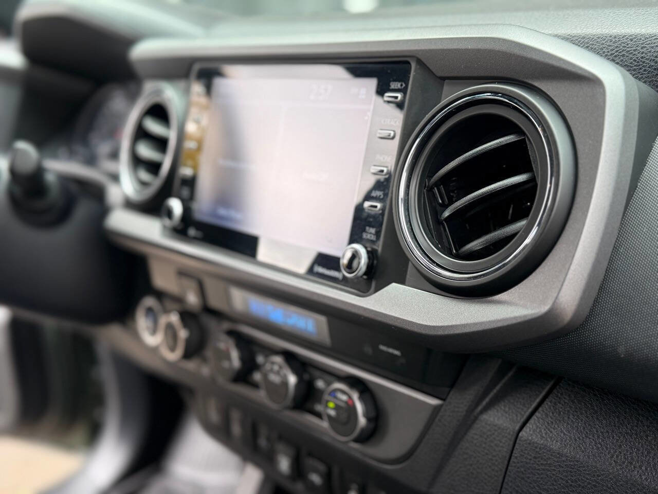 Used 2022 Toyota Tacoma TRD Off-Road image 53