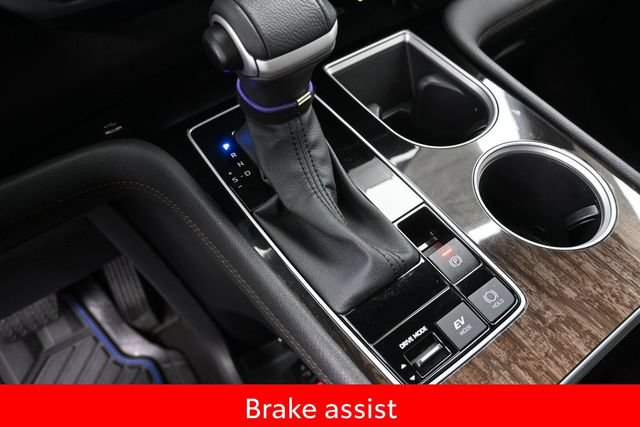 Certified 2025 Toyota Sienna Platinum AWD/4WD image 16